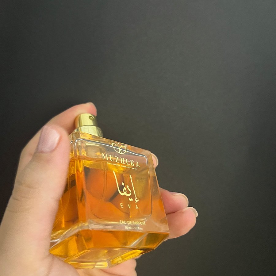 Eva Spray Close-up